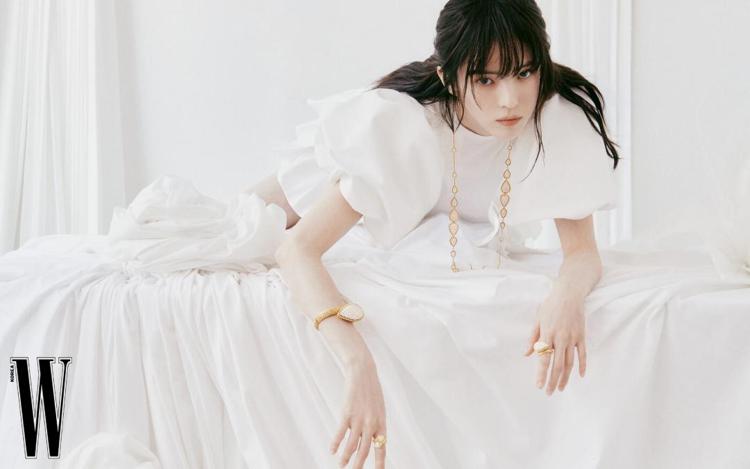 韓韶禧以兩截式的Rokh白色蓬袖造型營造夢幻仙氣風格。