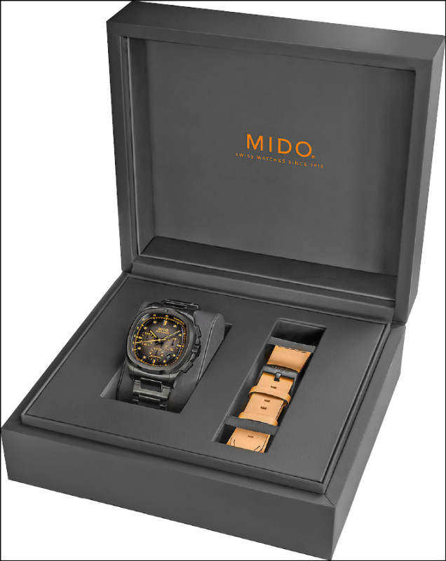 隨錶附贈快拆米色皮革錶帶，方便隨時切換造型。