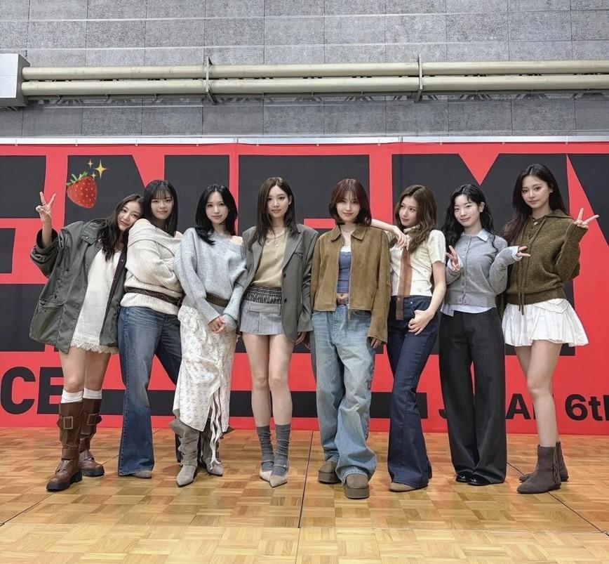 大阪場延續相同服裝風格，但加入更多丹寧以及軍裝色彩。（翻攝自instagram）