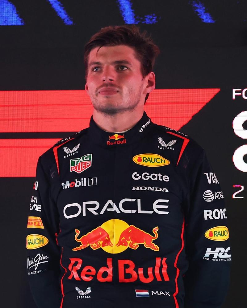 Max Verstappen佩戴TAG Heuer Monaco經典左冠計時腕錶出戰今年F1卡達大獎賽奪下冠軍。（TAG Heuer提供）