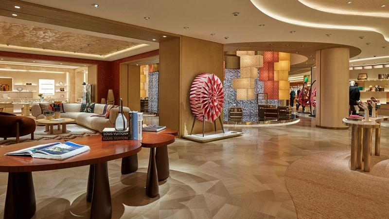 整棟空間的零售樓層以韓國傳統七彩色「Saekdong」為靈感。（Louis Vuitton提供）