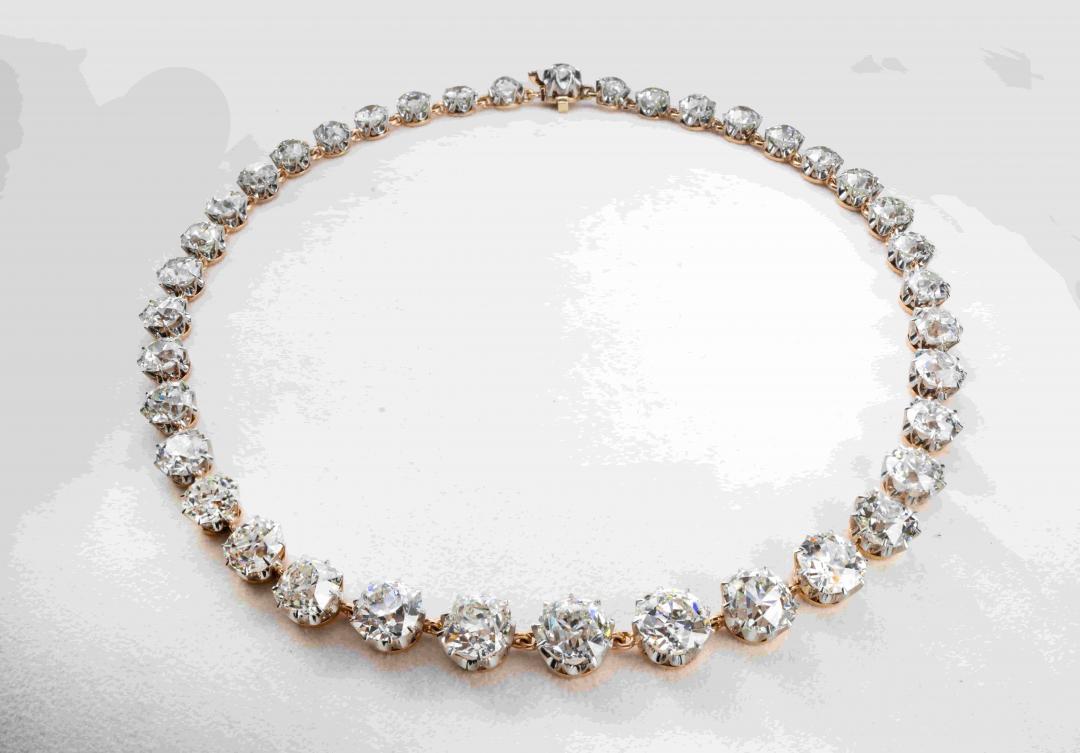 Tiffany & Co.鑽石項鍊。