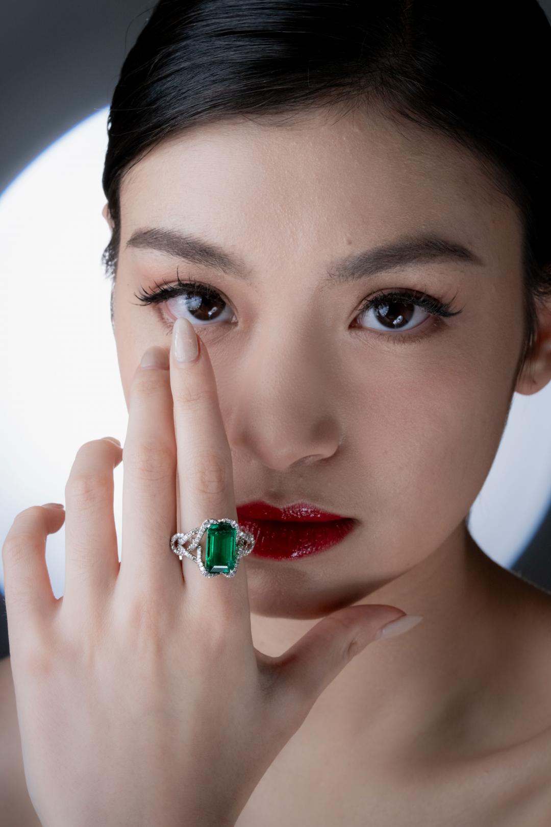 Joel Arthur Rosenthal祖母綠戒指。