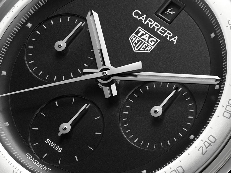 簡約暗黑的錶盤，將雙品牌的特色完美融入。（TAG Heuer提供）