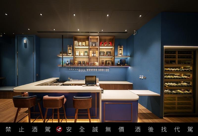 黑松酒覓將酒類專賣店結合「輕酒吧」經營模式，提供多款獨家調酒。（黑松股份有限公司提供）