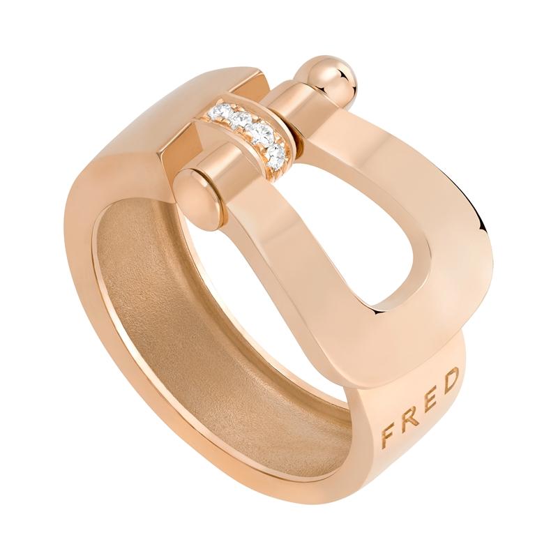 Mew Suppasit佩戴：FRED Force 10系列戒指。（FRED提供）