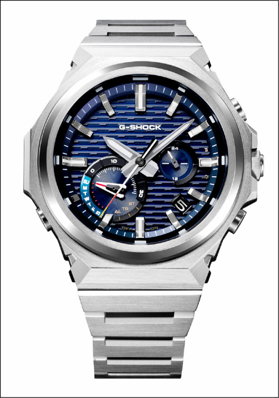 錶圈捨棄多餘裝飾，突顯純粹的金屬美感。藍色款GST-B1000D-2A，12,000元。