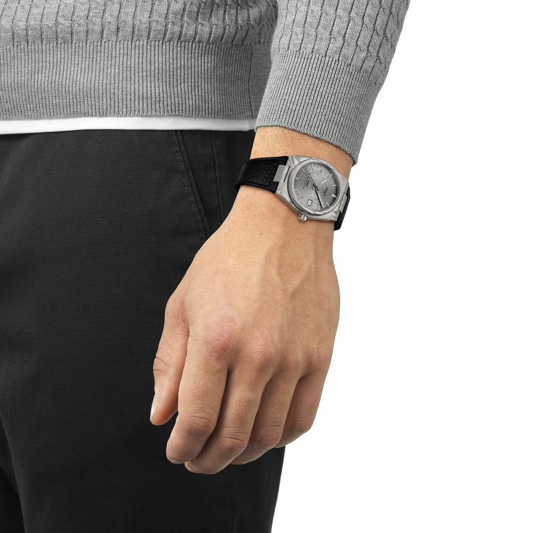 全新38毫米錶徑，男女皆宜。