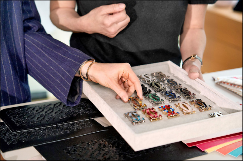 雙C標誌搭扣提供豐富選擇。