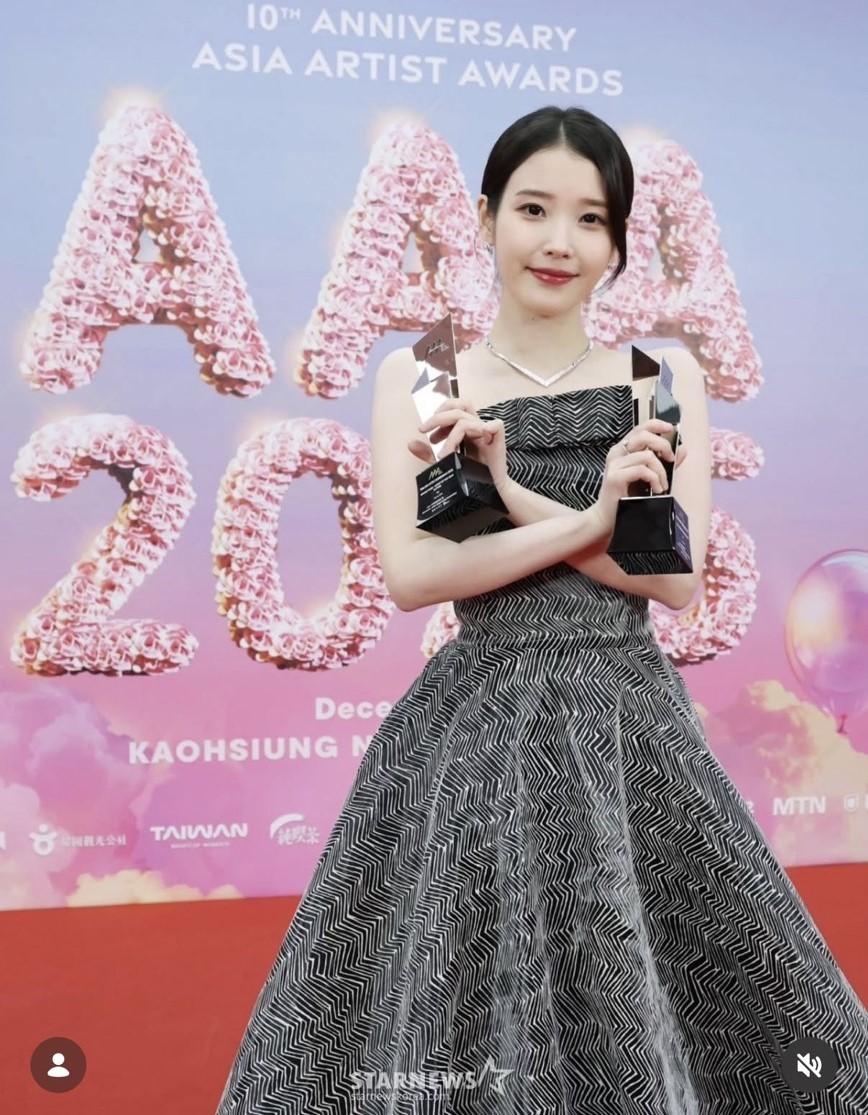 IU。（翻攝自Starnews）