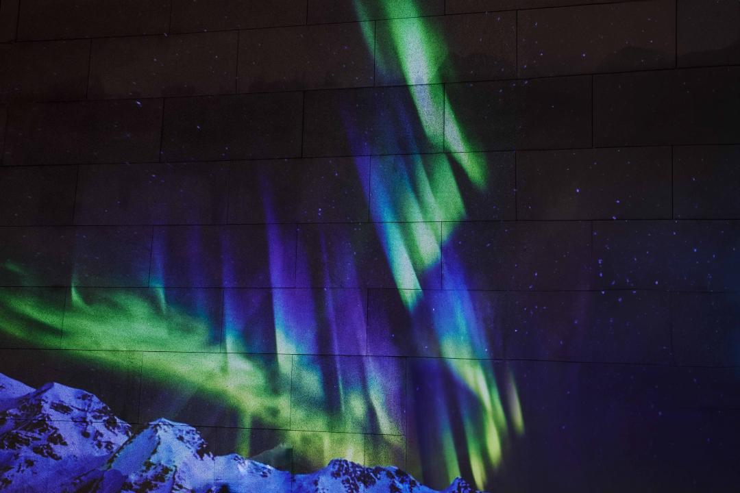 現場打上「極光」，為活動整體再注入一抹浪漫色彩。