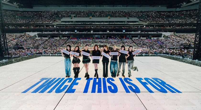 TWICE香港開唱全黑現身傳遞悼念心意！周子瑜全中文慰問火災災民