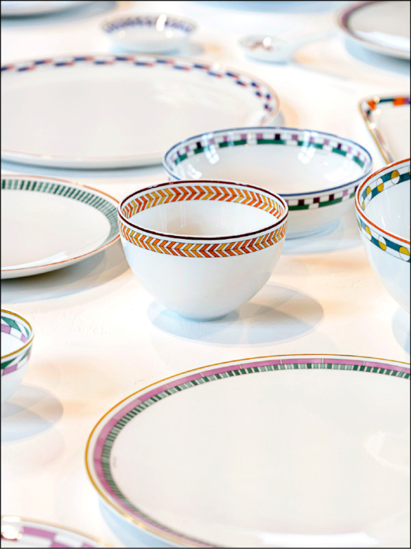 幾何色塊的堆疊運用，成為Hermès contrepoint系列的重點特色。