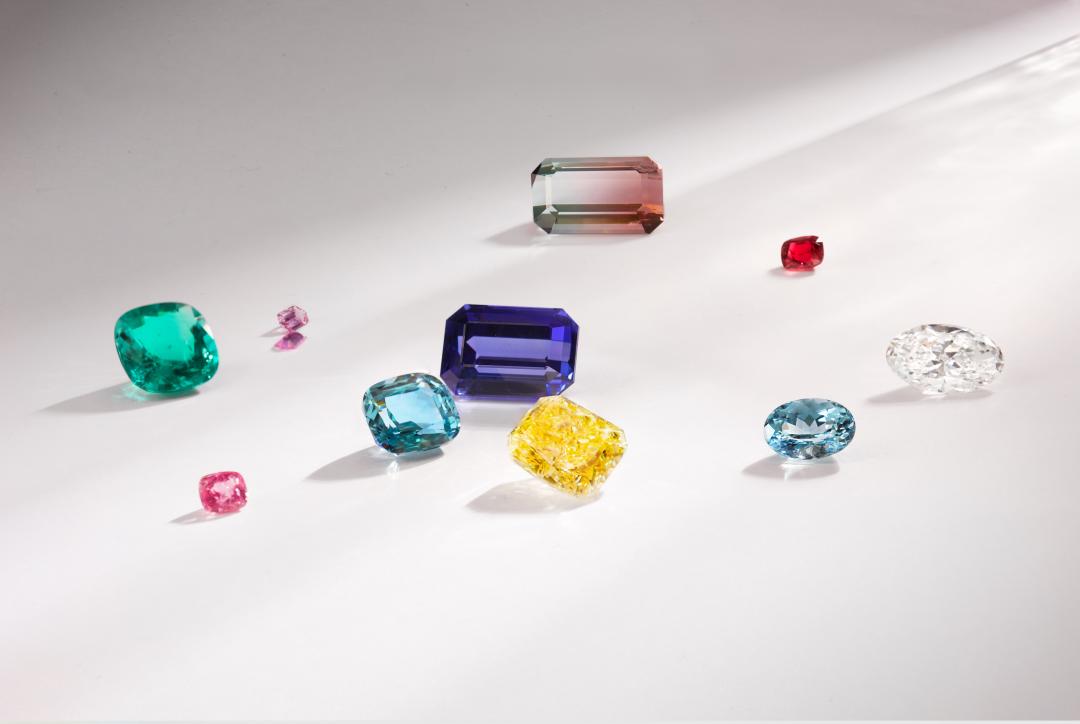 新興富豪偏好彩色寶石。