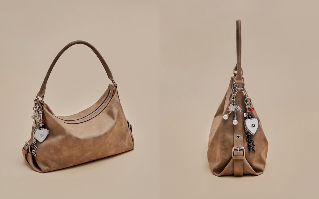 Mushy Bag推出兩個尺寸，（大）售價NT$4,320元、（迷你）售價NT$3,600元。