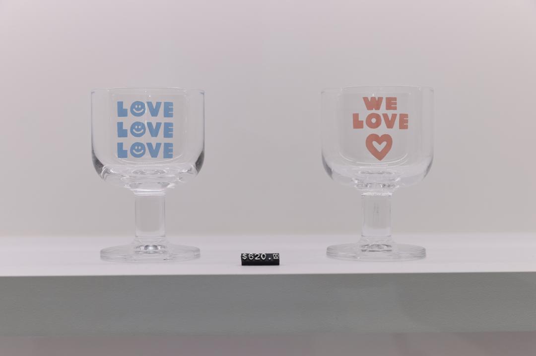 塗鴉玻璃高腳杯，售價NT$620元。