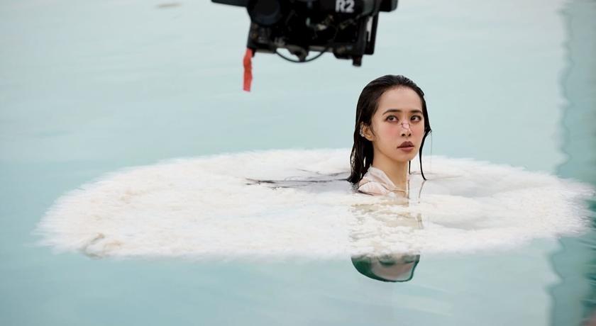 蔡依林飛杜拜拍MV霸氣上線！緊身洞洞裝、白色女神禮服每套都辣度爆表