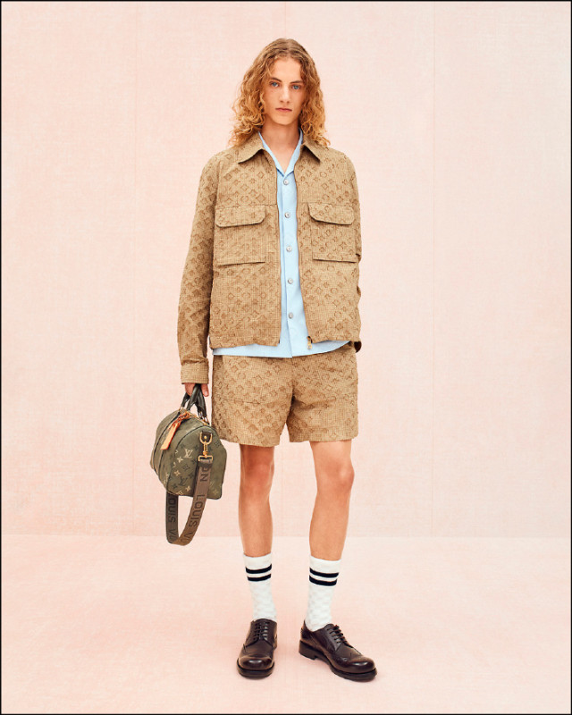 Louis Vuitton標誌性的Monogram圖紋利用粉彩色調重新創造熱情感。