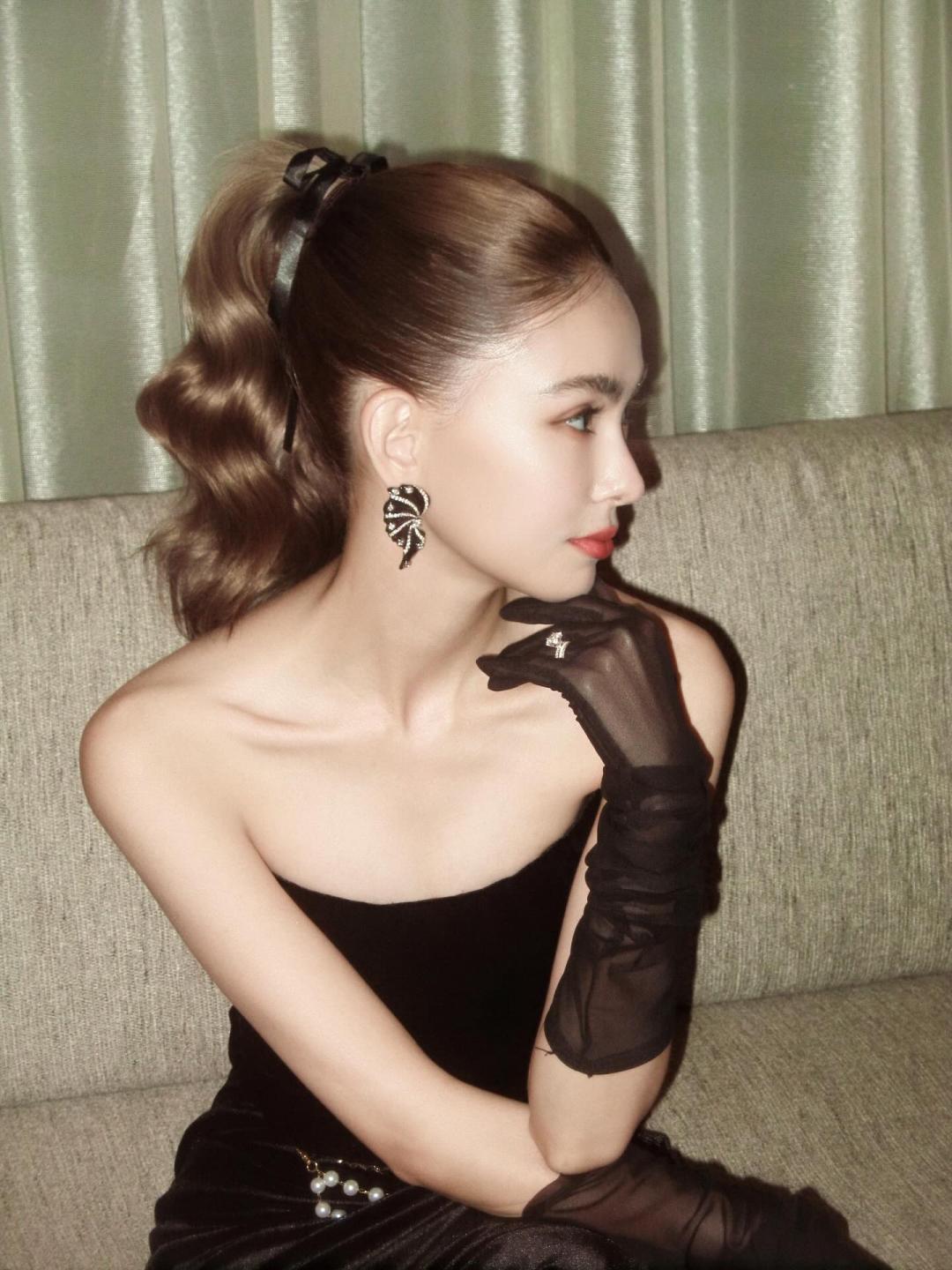 昆凌以復古女伶之姿出席電影盛會，照片曝光粉絲狂讚狀態超好。（翻攝自instagram）