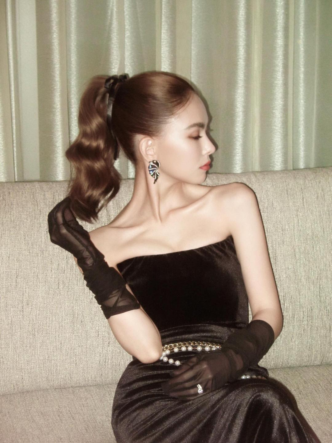 從膚況、髮型到整體造型，昆凌完全看不出是三個孩子的媽，身上毫無生活感只有滿滿的時尚感。（翻攝自instagram）