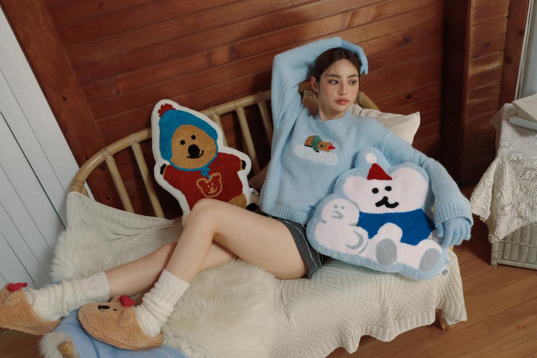 圓領貼布繡圖案短版毛衣，售價NT$1,280元。