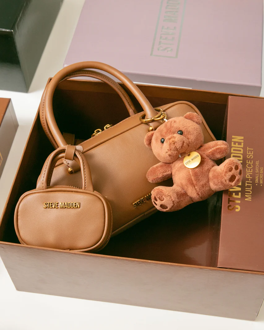 官網限定禮盒素面法棍小包三件禮盒組，雙12特價NT$1,512元。