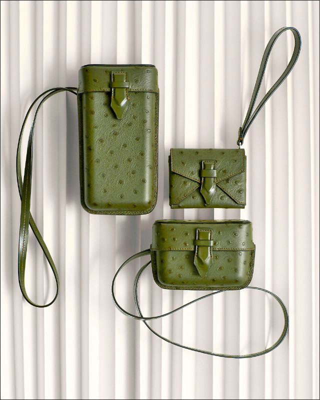 萬寶龍推出全新鴕鳥紋壓印小牛皮材質皮件。筆尖造型多功能盒，29,000元（圖左）、筆尖造型卡夾，16,800元（圖右上）、筆尖造型配件盒，20,600元（圖右下）。