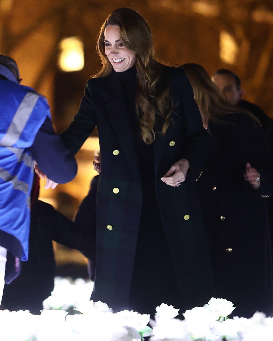 選穿綠色格紋大衣，凱特王妃展現優雅時尚。（翻攝自instagram）