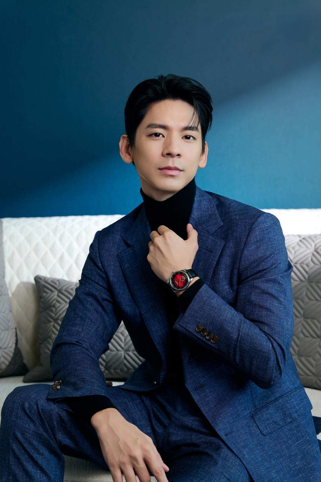 浪琴品牌好友林柏宏佩戴全新馬年錶。