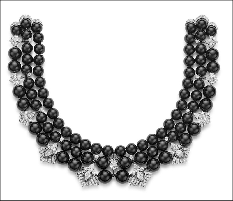 Haute Joaillerie高級珠寶系列項鍊，白鑽、黑鑽、縞瑪瑙圓珠、符合倫理道德標準的18K白金。