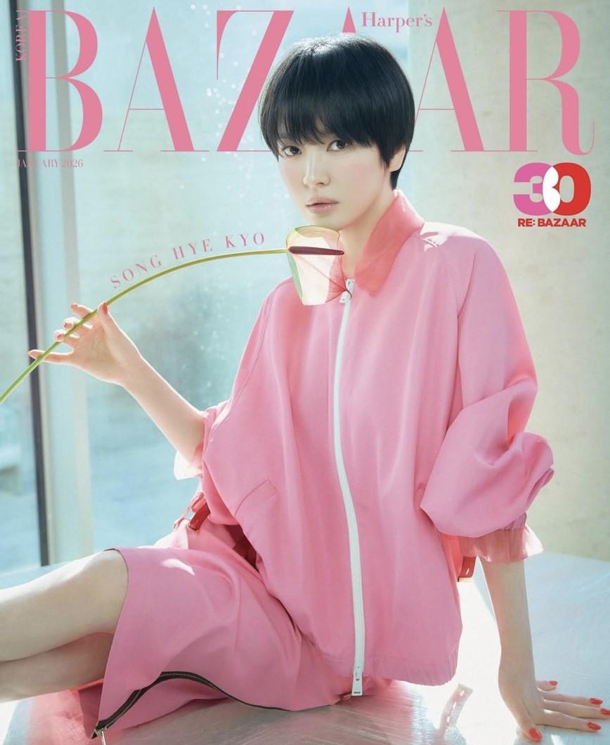 頂著男生頭的宋慧喬完全不失性感，個人韻味更加倍。（翻攝自instagram）