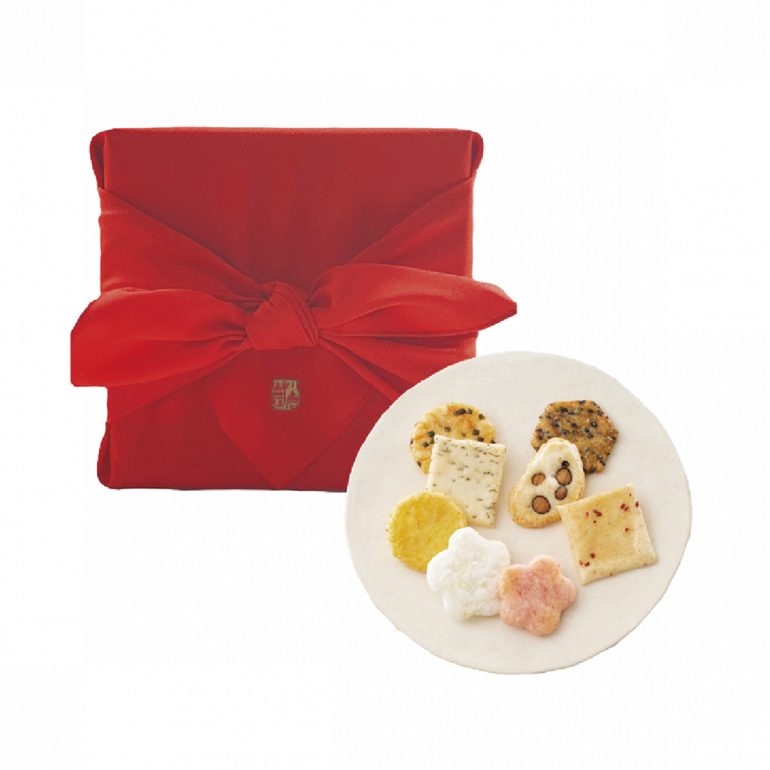 小倉山莊花之雪24入大鐵盒春節限定燙金LOGO紅色風敷包裝，1,800元。