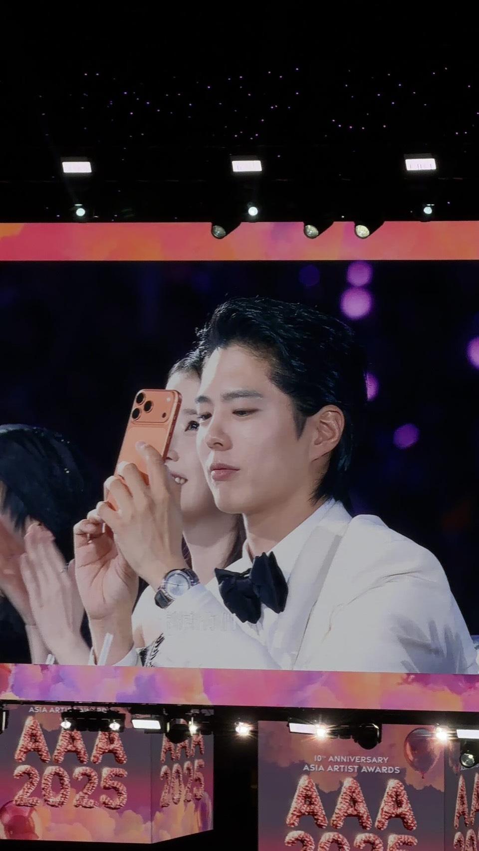 樸寶劍出席高雄AAA頒獎典禮，佩戴OMEGA碟飛典雅系列40毫米腕錶。(OMEGA提供)