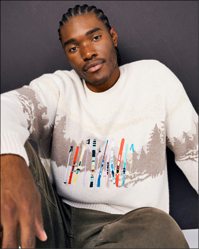 以滑雪場為設計主題的男女共版針織毛衣，3,690元。