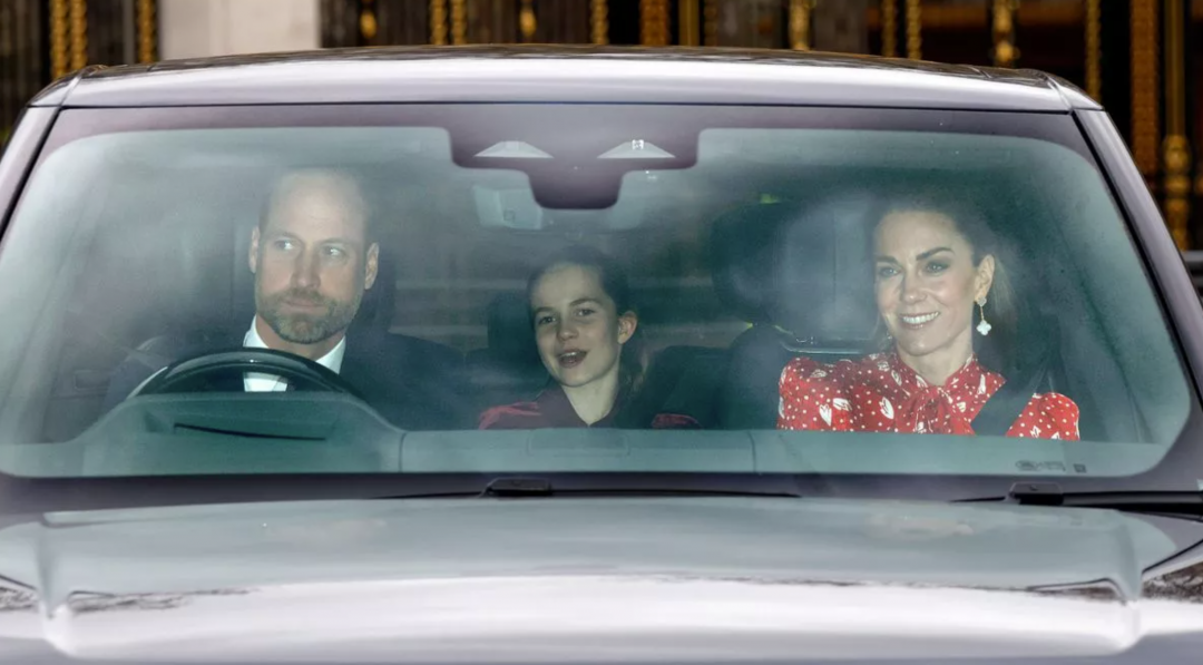 威廉王子帶著全家出席耶誕午宴。(翻攝自IG)