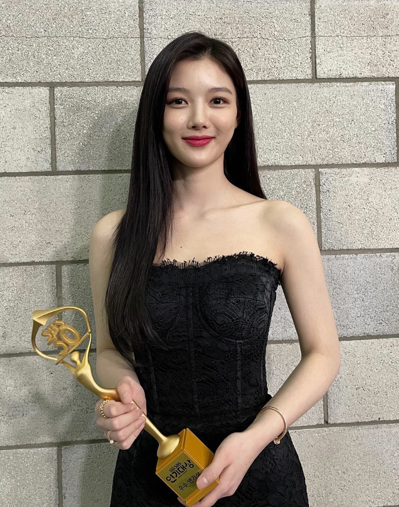 金裕貞以「國民妹妹」清純形象受到歡迎。