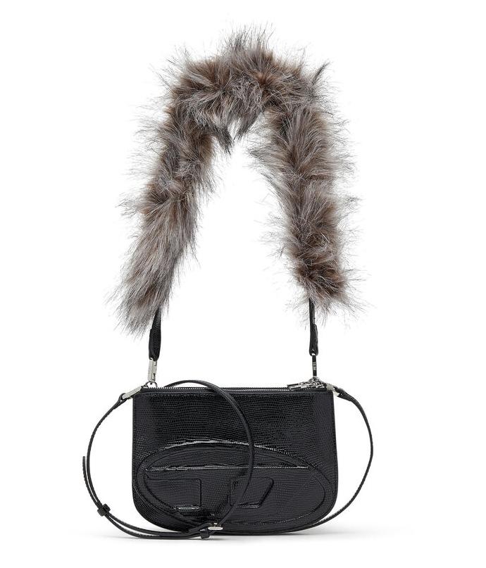 DIESEL 1DR TWIN壓紋皮革肩背包，20,000元。