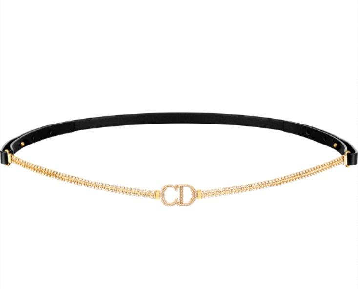 Dior Saddle水鑽CD裝飾鍊帶拼接皮革皮帶，70,000元。