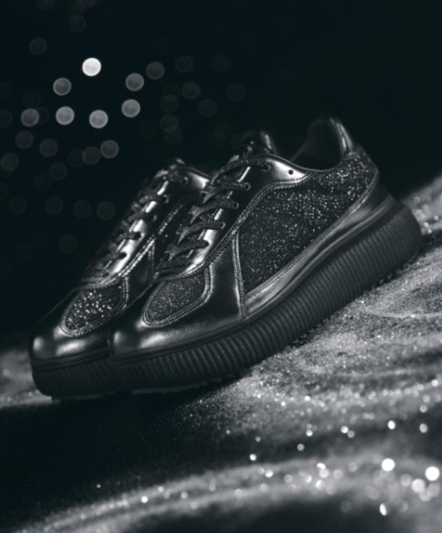 Onitsuka Tiger DELECITY銀河黑鞋款，5,880元。