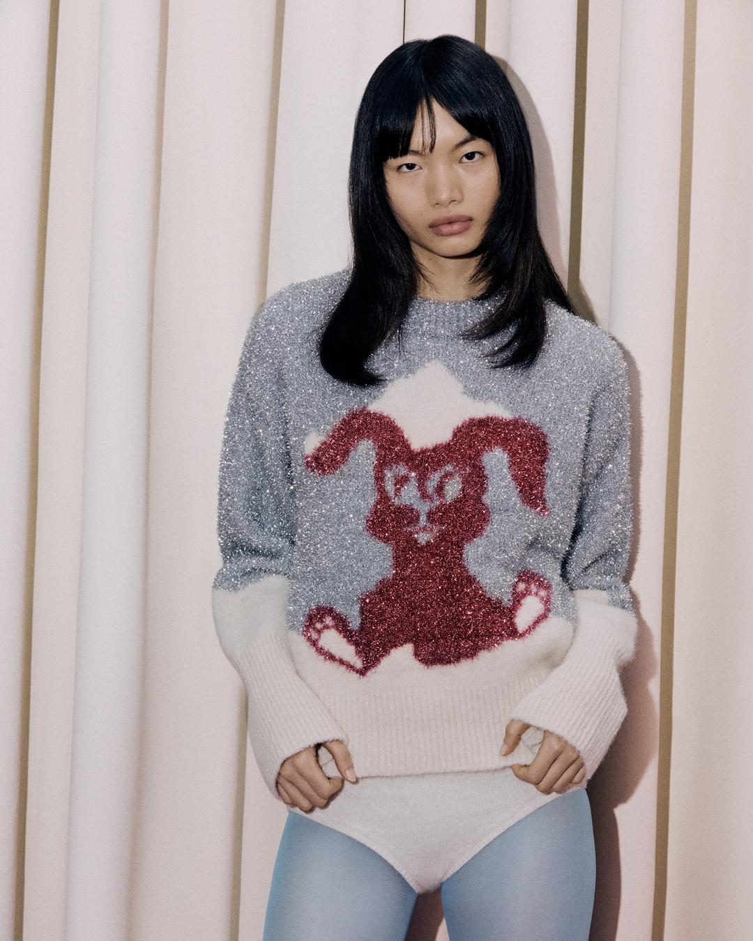 KENZO WINTER限定銀色箔飾KALI針織上衣，30,800元。