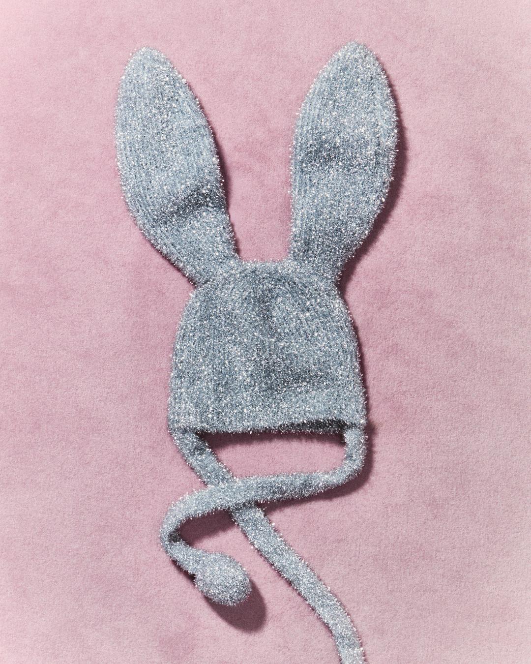 KENZO WINTER限定銀色箔飾KALI毛帽，13,300元。