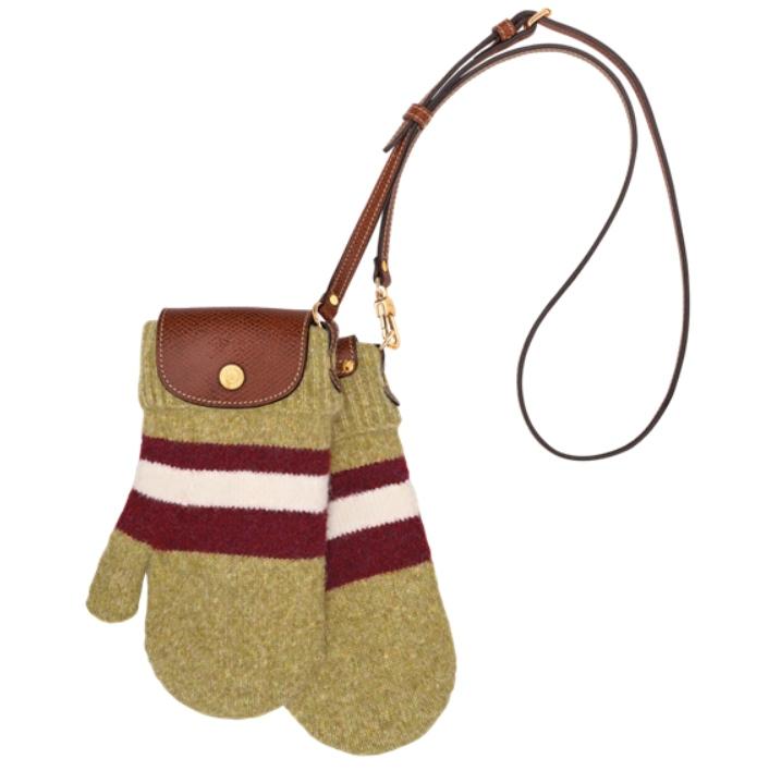 LONGCHAMP Le Pliage Cocooning系列手套造型斜背包，15,800元
