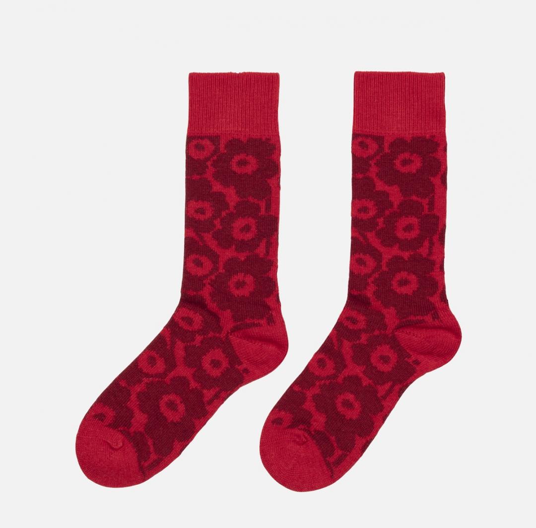 marimekko深紅Unikko印花襪，1,990元。