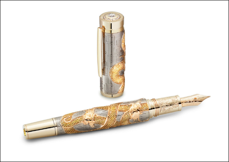 黃色藍寶石和鑽石讓祥龍更顯奢華尊貴。尋龍之旅：蟠龍限量版8鋼筆，限量8支，每支約7,506,000元。