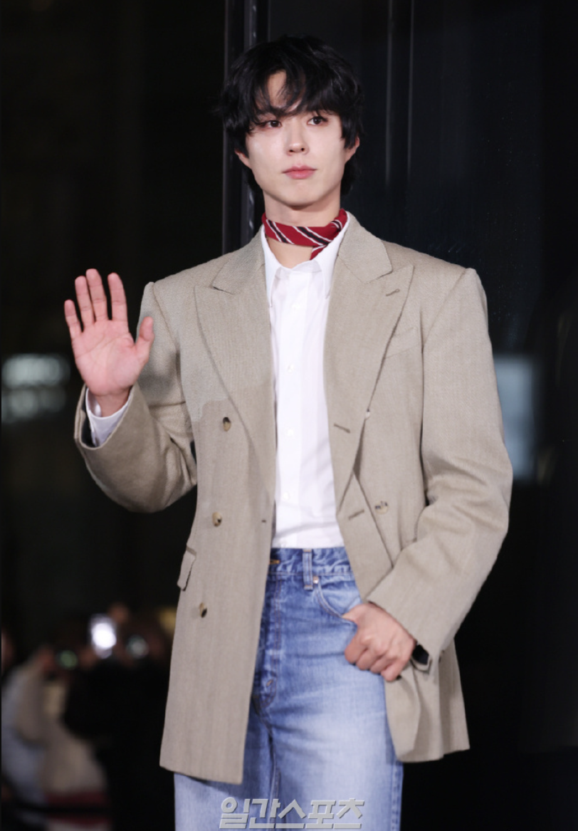 樸寶劍以貴公子造型出席CELINE活動。(翻攝自IG，以下同)