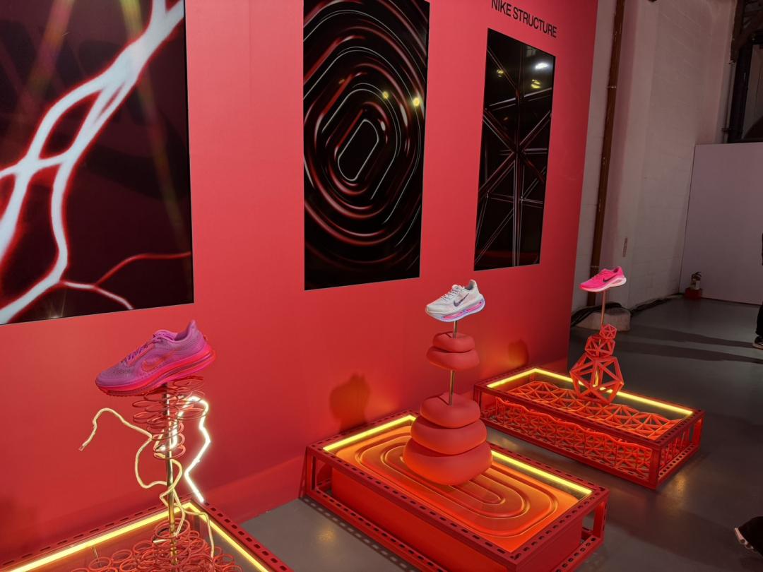 完整跑鞋矩陣，提供詳細的挑鞋選擇。（記者余崇慧攝）