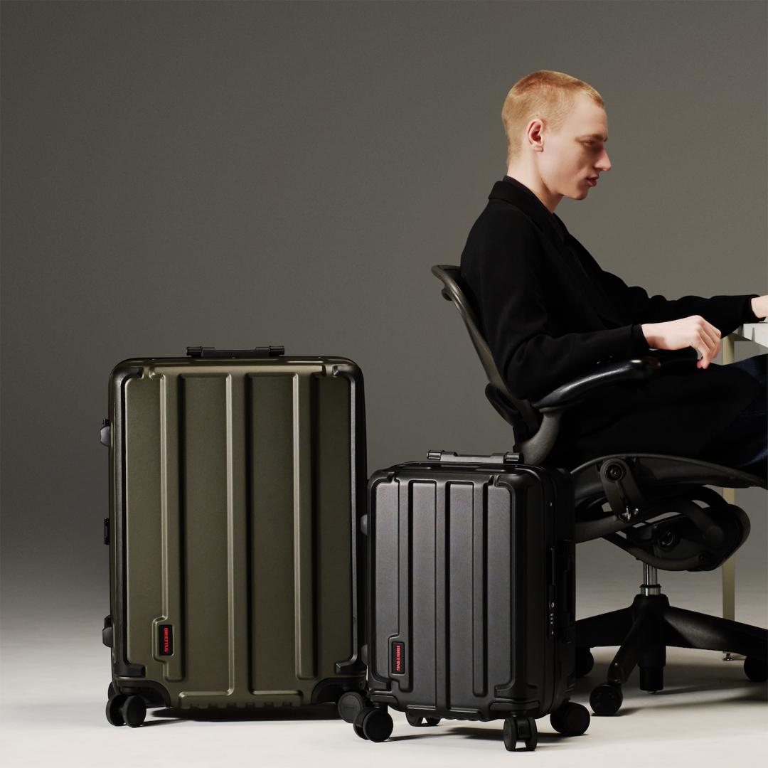 除了包袋之外，也備有行李箱HARD CASE系列，售價介於NT$20,000～NT$35,000元之間。