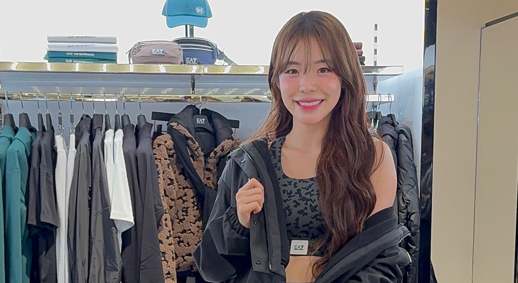 李多慧穿豹紋緊身裝現身台中！S曲線全都露吸粉絲拿大砲跟緊緊 