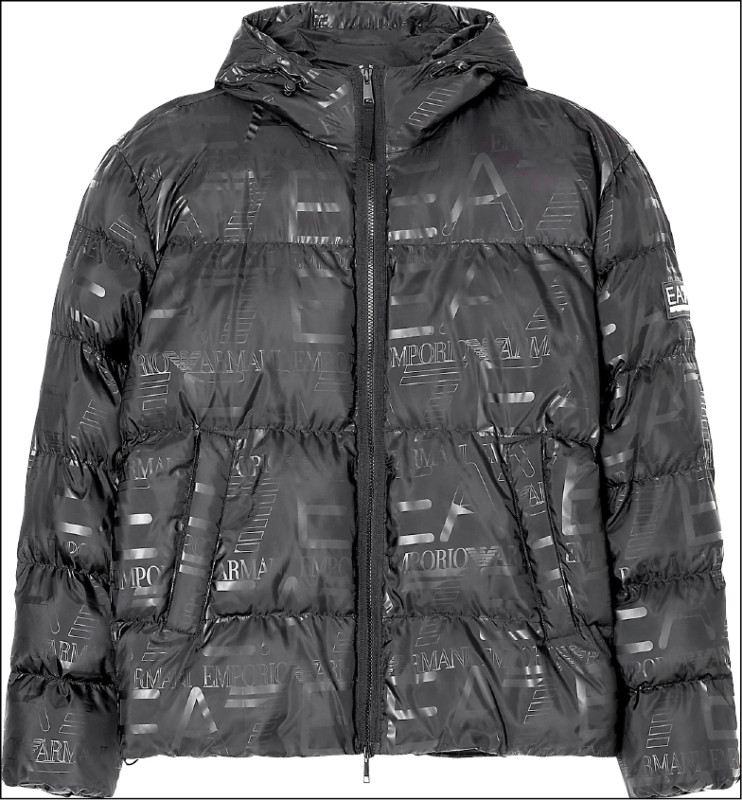 融入EA7品牌標誌的飛行外套，明暗色調的對比材質展現低調奢華視覺感，17,600元。