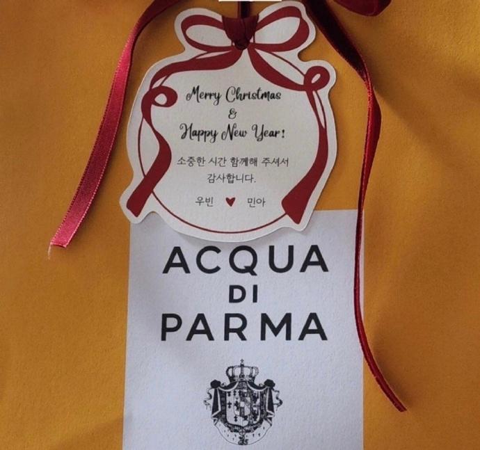 賓客伴手禮是義大利高級香氛。(翻攝自Weibo)